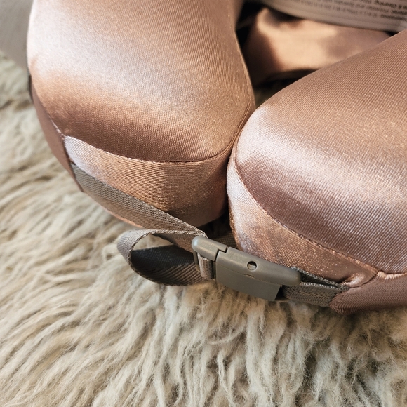 *beautiful rose colored travel pillow and sleep mask* - Picture 5 of 6